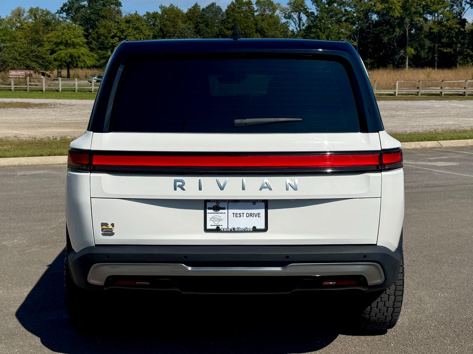 2022 Rivian R1S