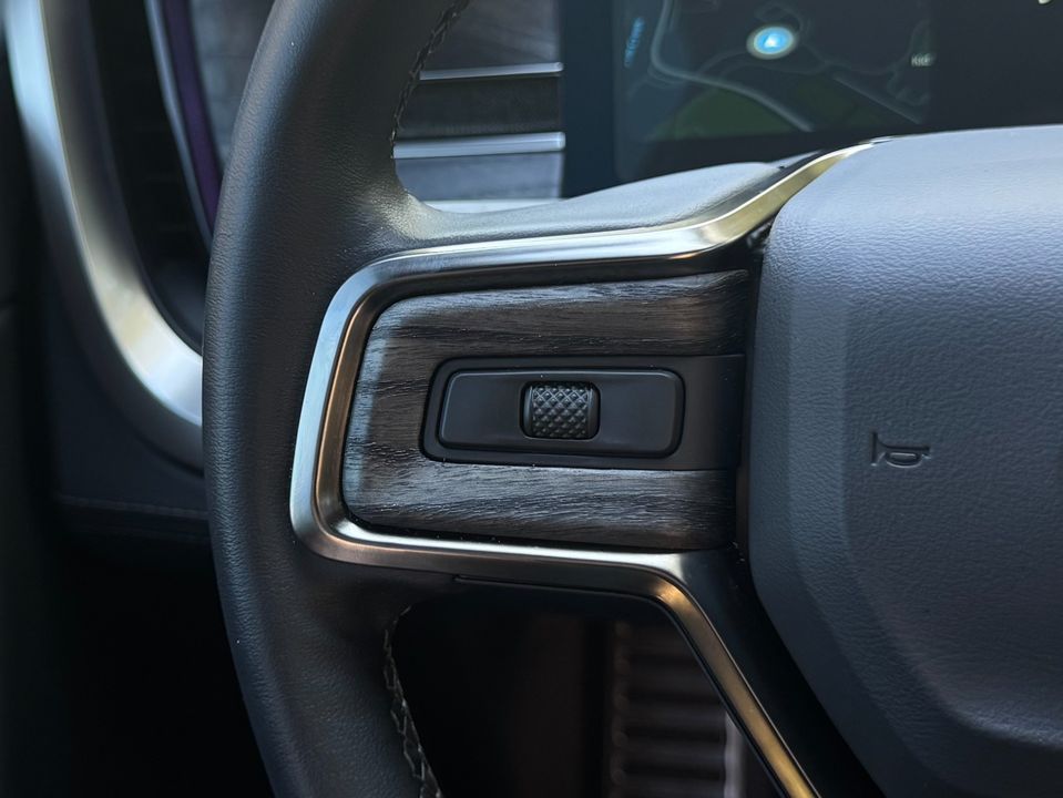 2022 Rivian R1S