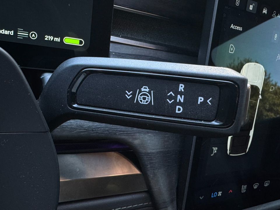 2022 Rivian R1S