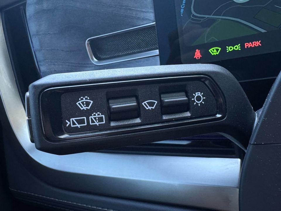 2022 Rivian R1S
