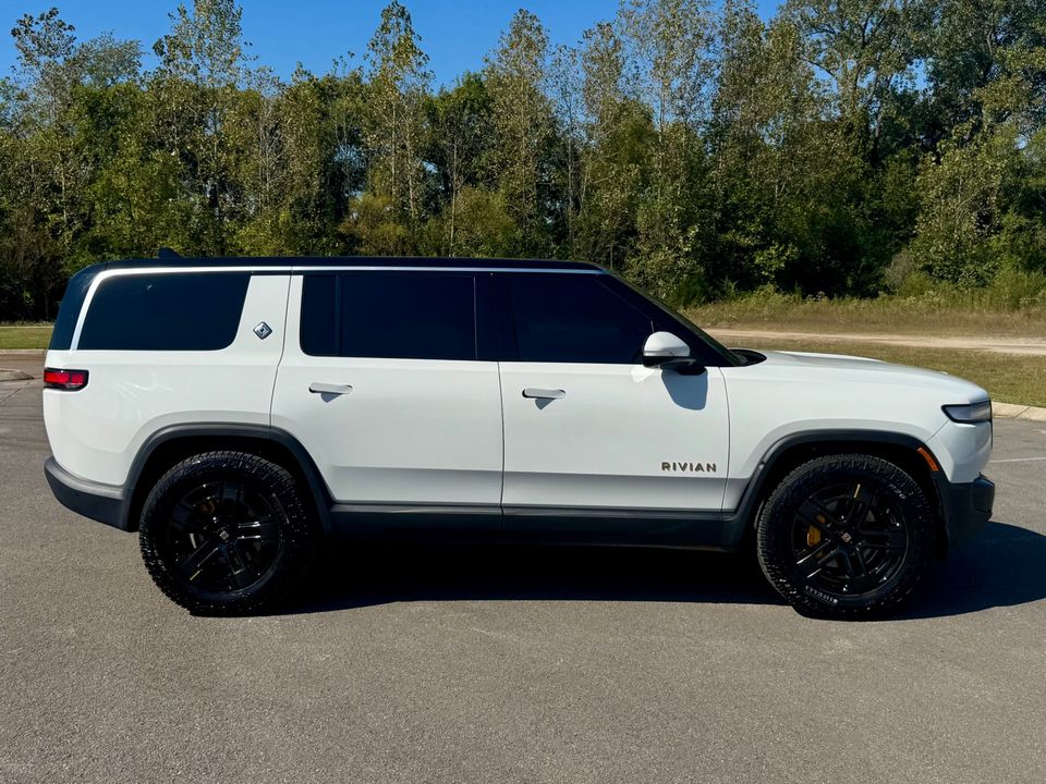 2022 Rivian R1S