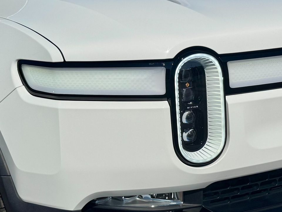 2022 Rivian R1S