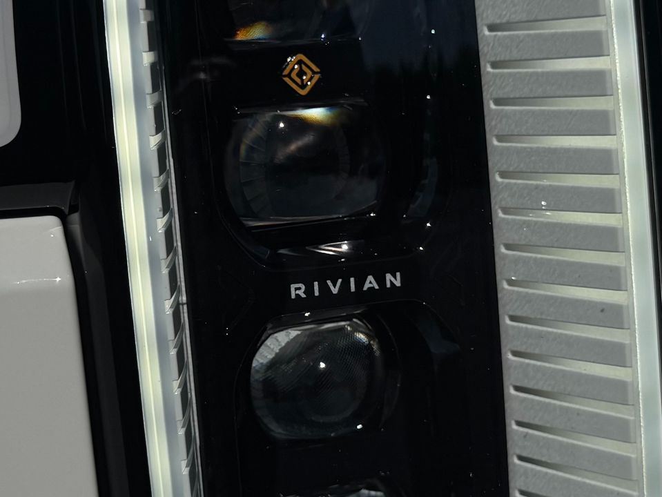 2022 Rivian R1S