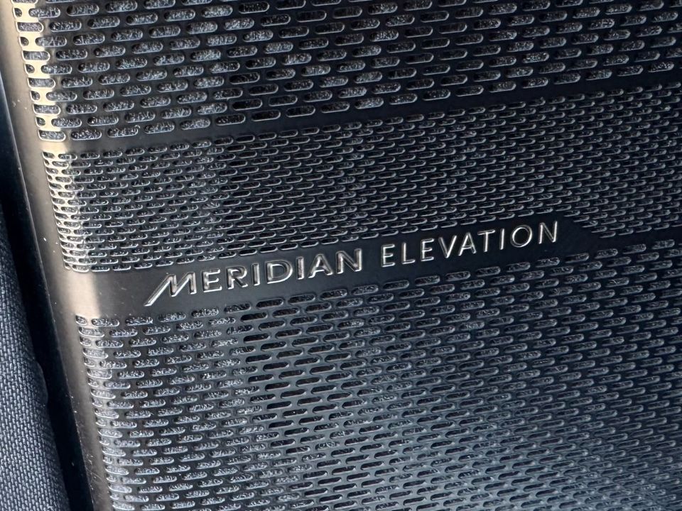 2022 Rivian R1S