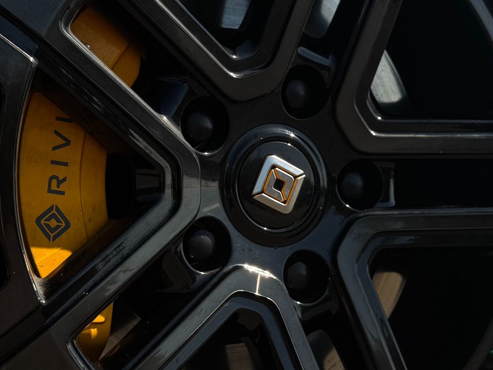 2022 Rivian R1S