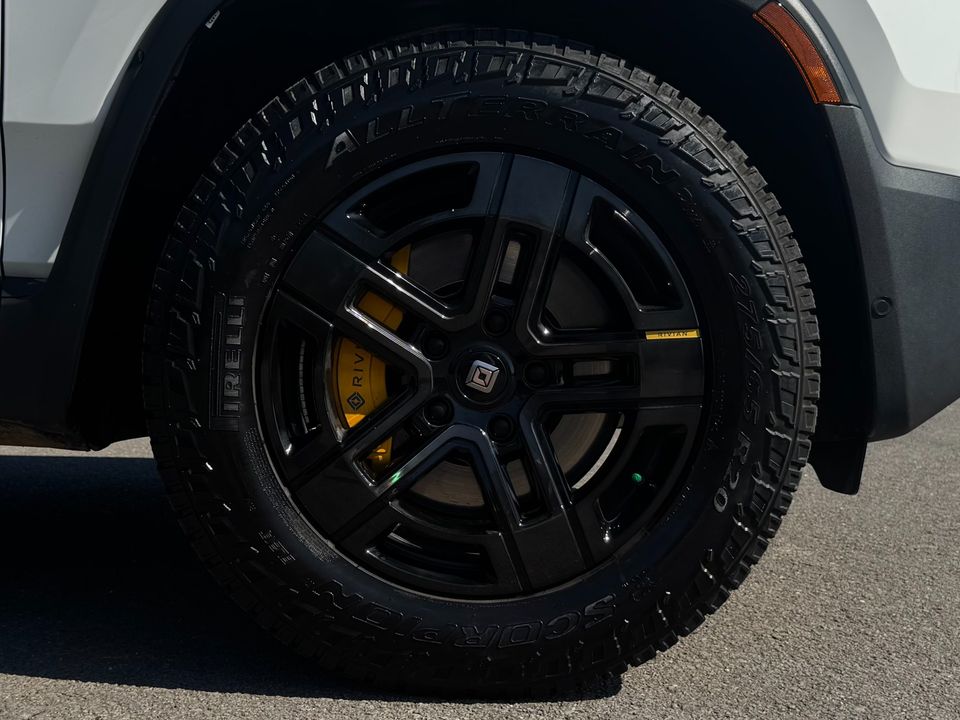 2022 Rivian R1S