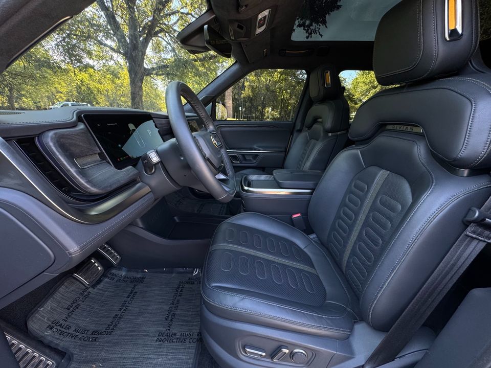 2022 Rivian R1S