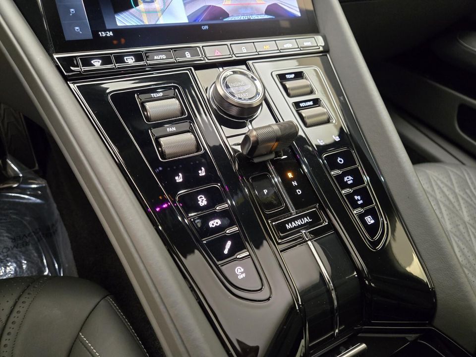 2025 Aston Martin DB12
