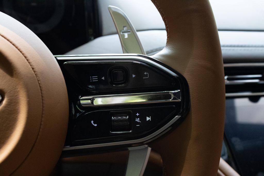 2024 Aston Martin DB12