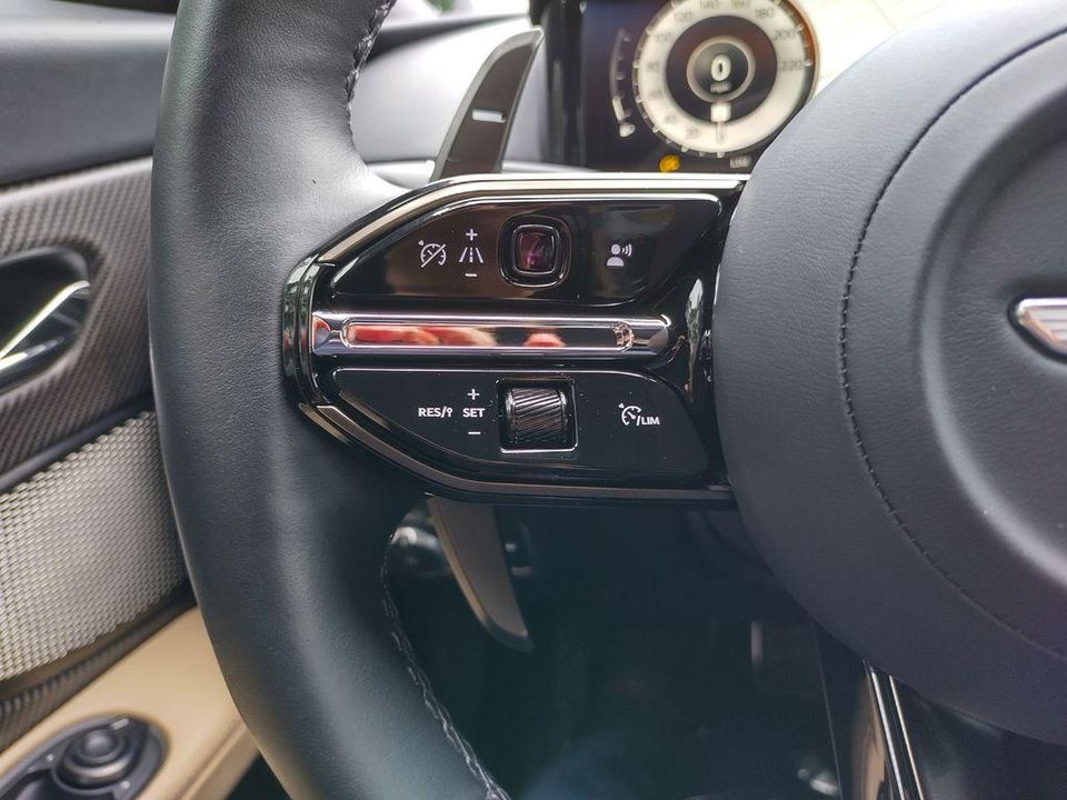2024 Aston Martin DB12
