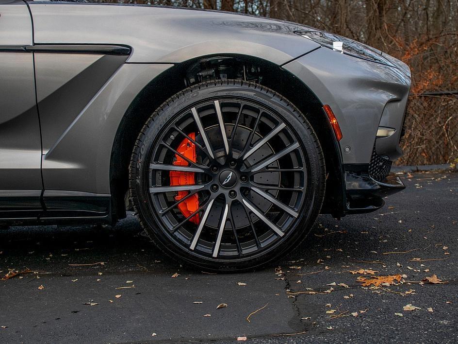 2025 Aston Martin DBX