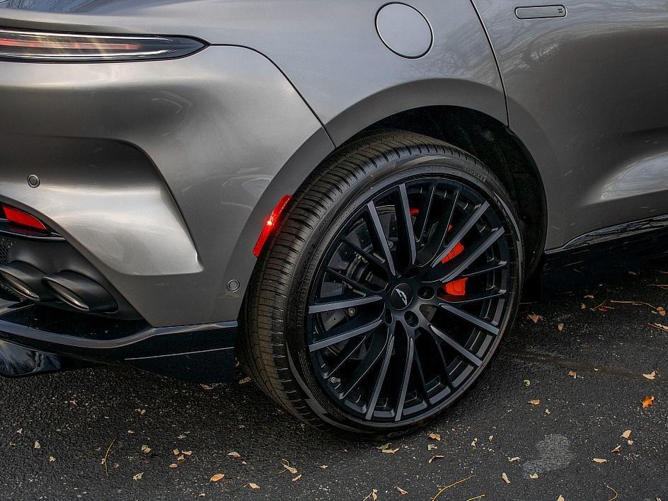 2025 Aston Martin DBX