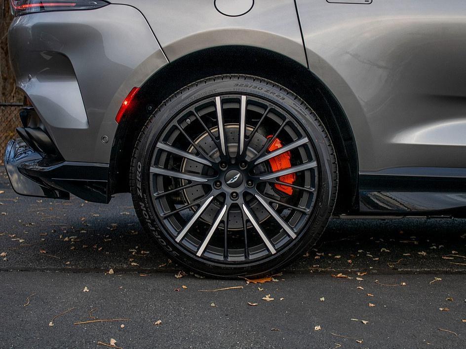 2025 Aston Martin DBX