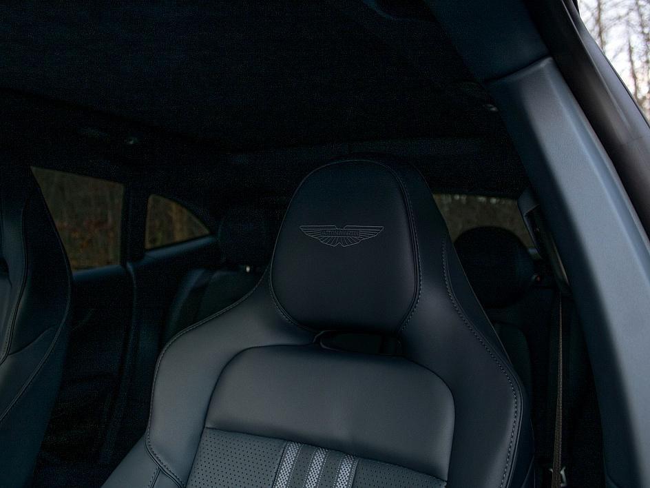 2025 Aston Martin DBX
