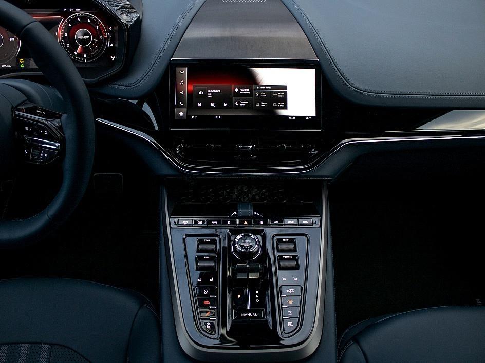 2025 Aston Martin DBX