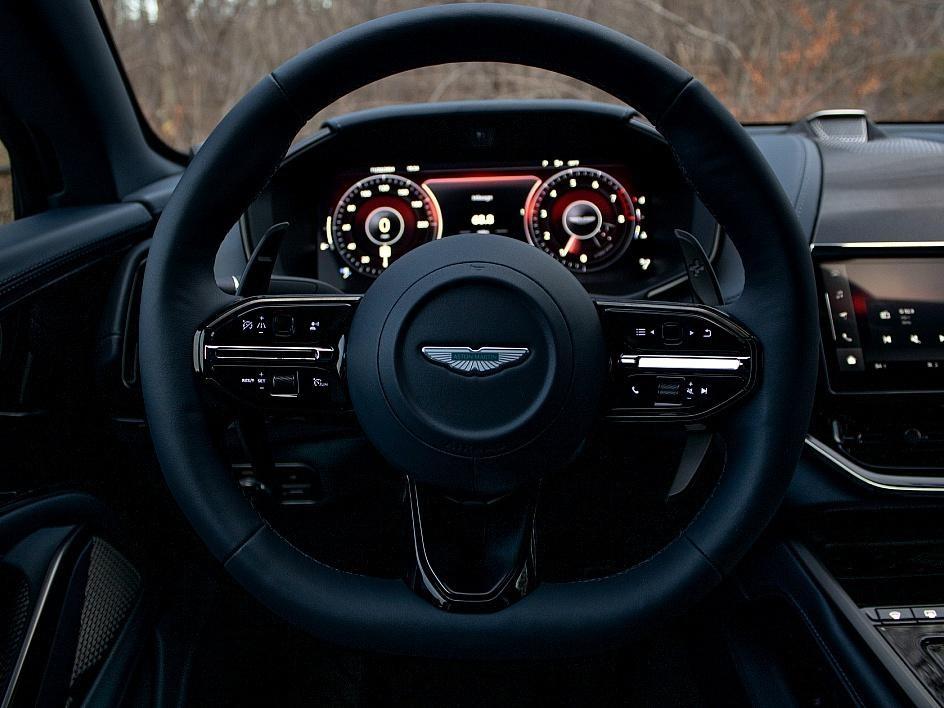 2025 Aston Martin DBX