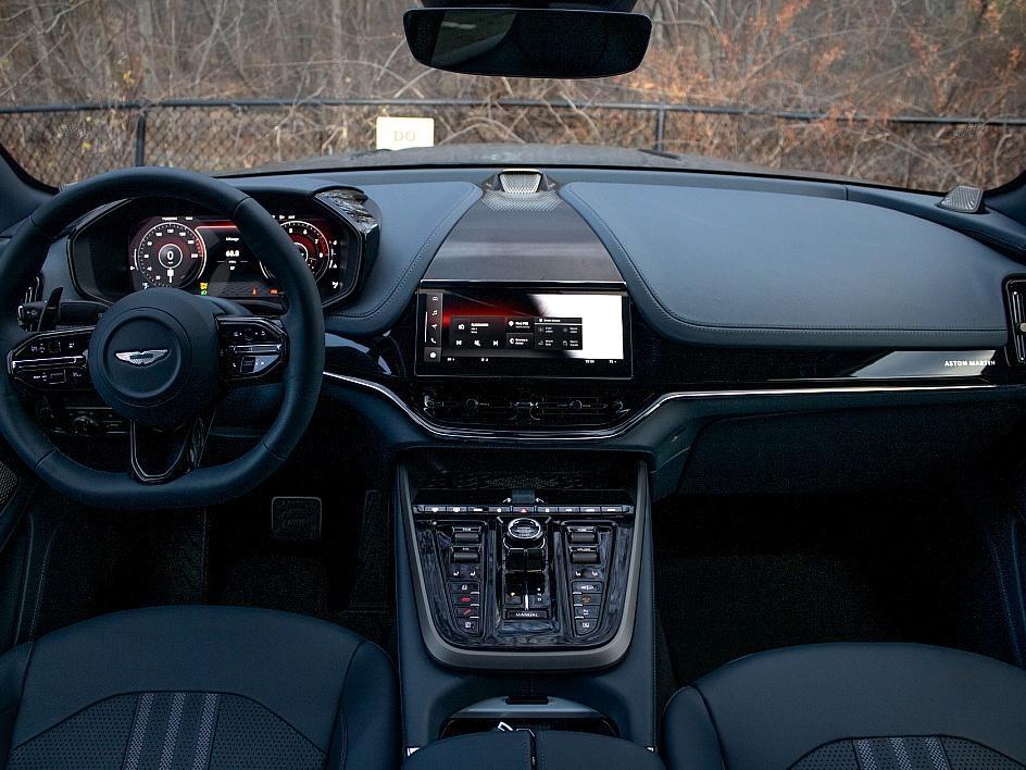 2025 Aston Martin DBX