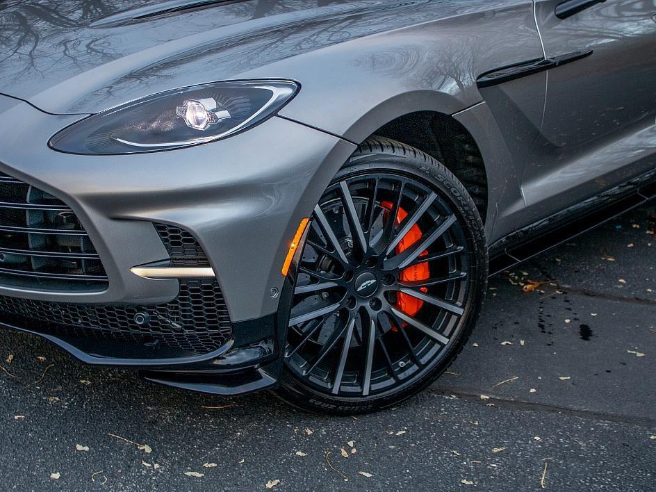 2025 Aston Martin DBX