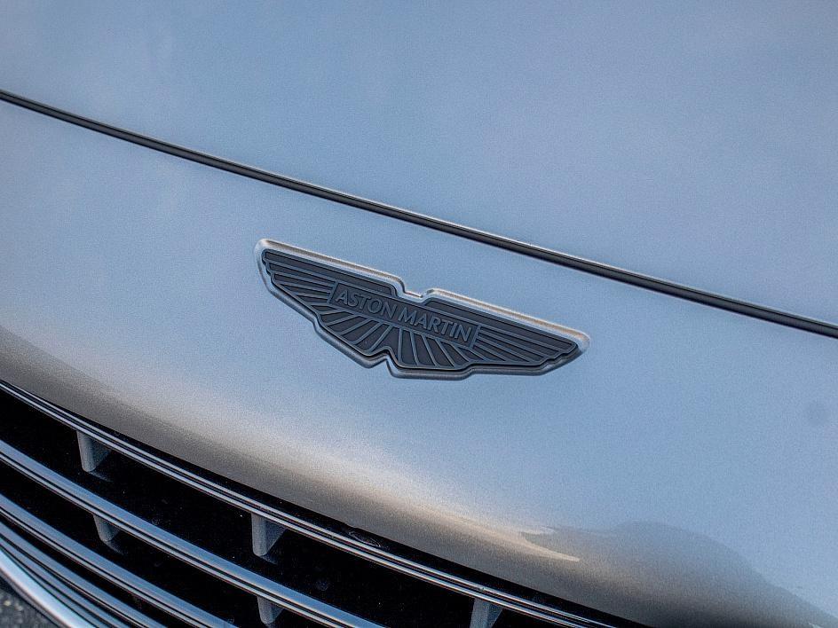 2025 Aston Martin DBX