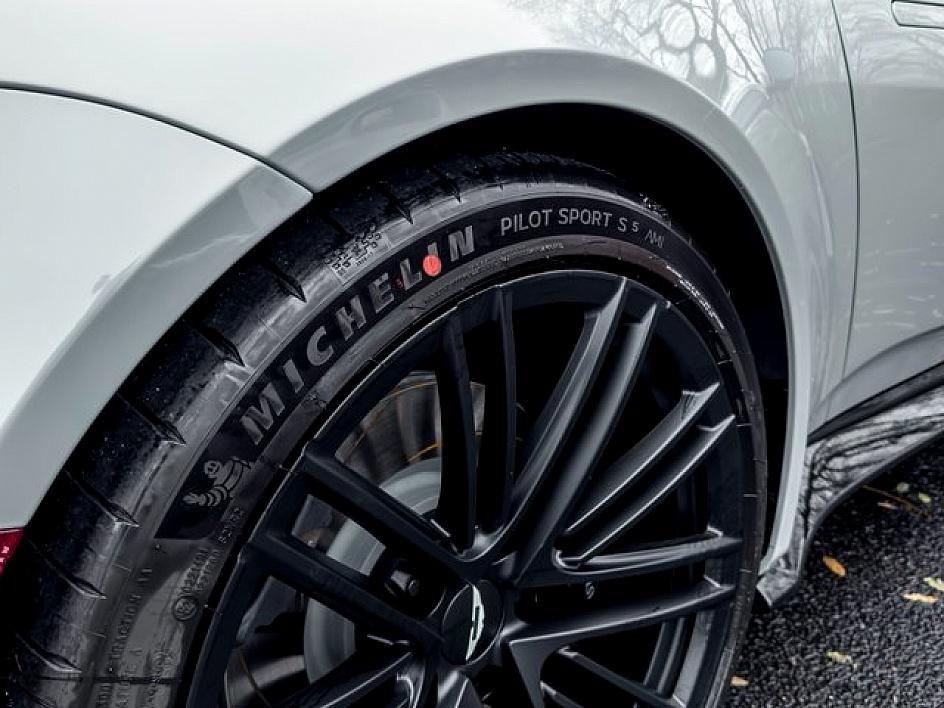 2025 Aston Martin Vantage