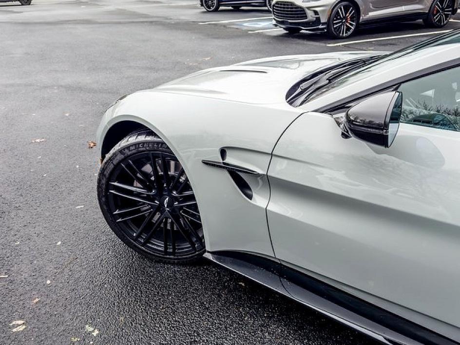2025 Aston Martin Vantage