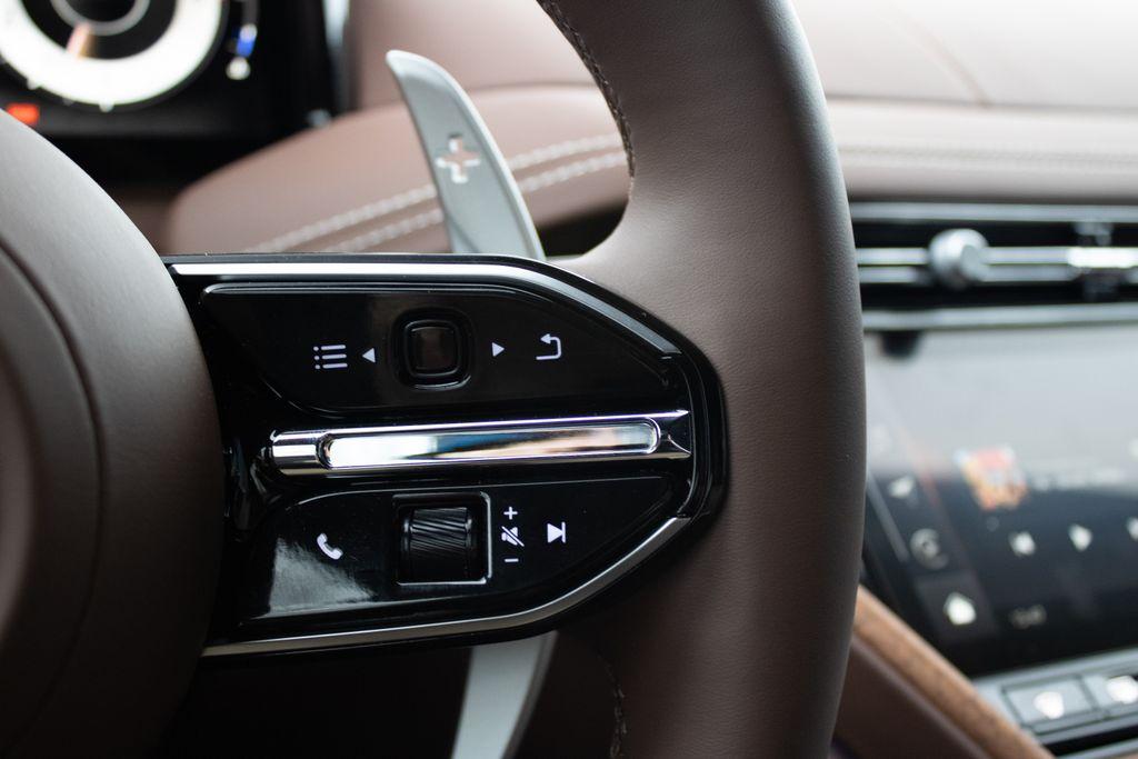 2025 Aston Martin DB12