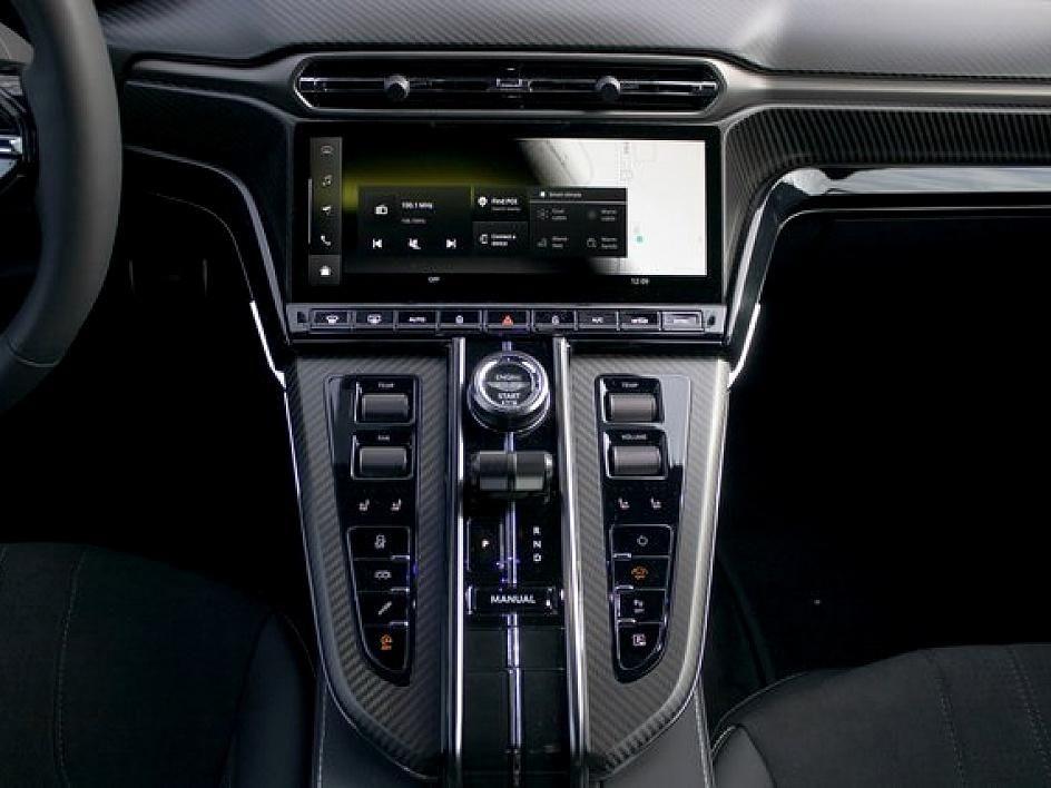 2025 Aston Martin Vantage