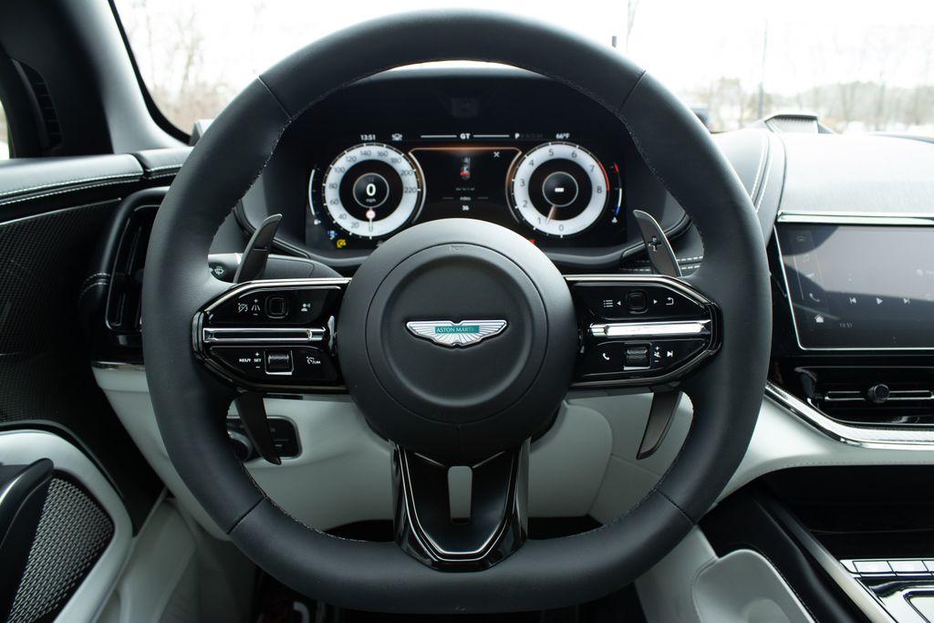 2025 Aston Martin DBX