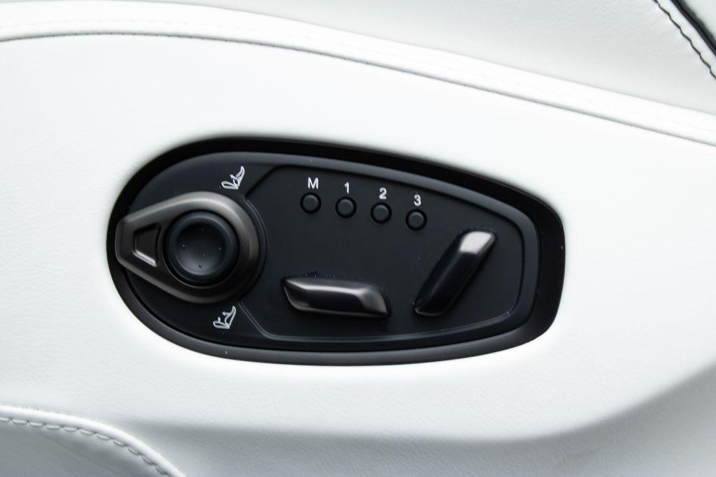 2025 Aston Martin DBX