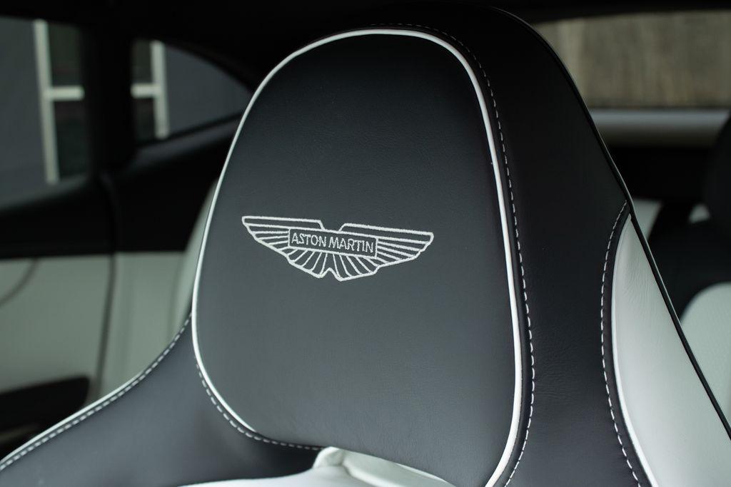 2025 Aston Martin DBX