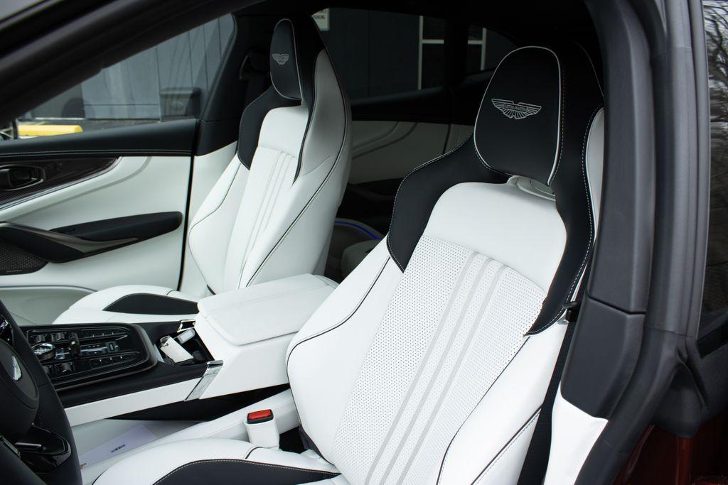 2025 Aston Martin DBX
