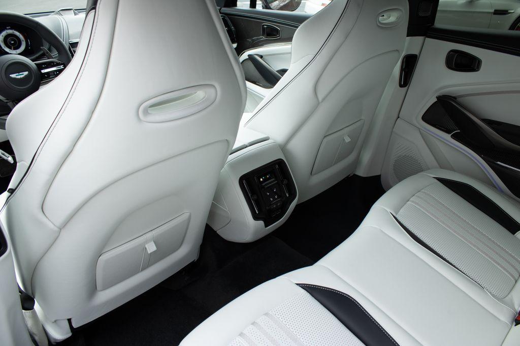 2025 Aston Martin DBX
