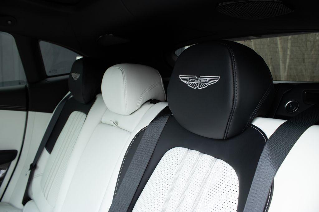 2025 Aston Martin DBX
