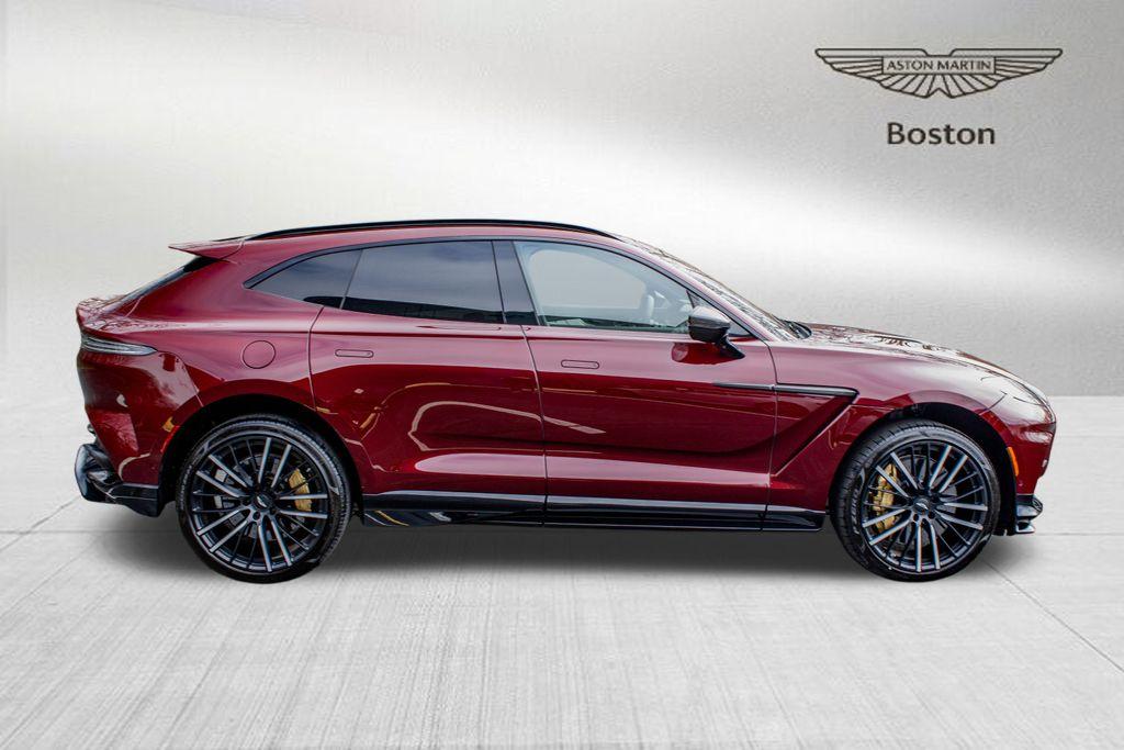 2025 Aston Martin DBX