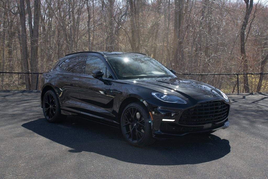 2025 Aston Martin DBX
