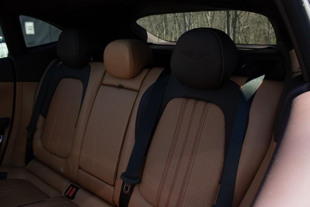 2025 Aston Martin DBX