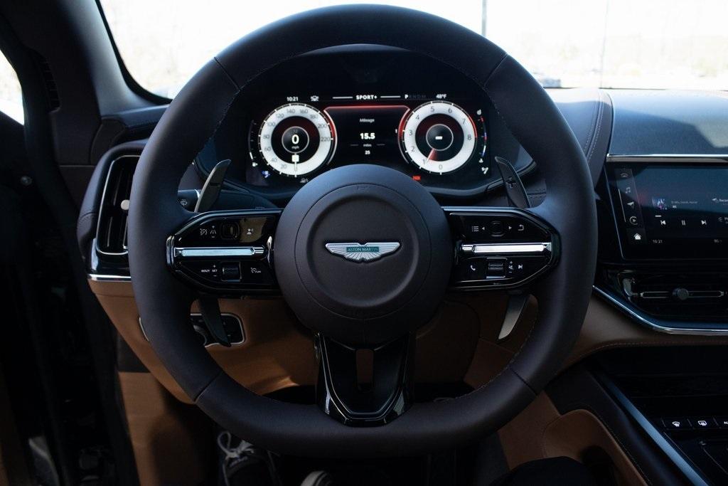 2025 Aston Martin DBX