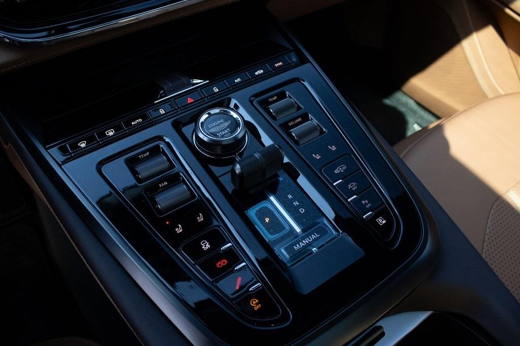 2025 Aston Martin DBX