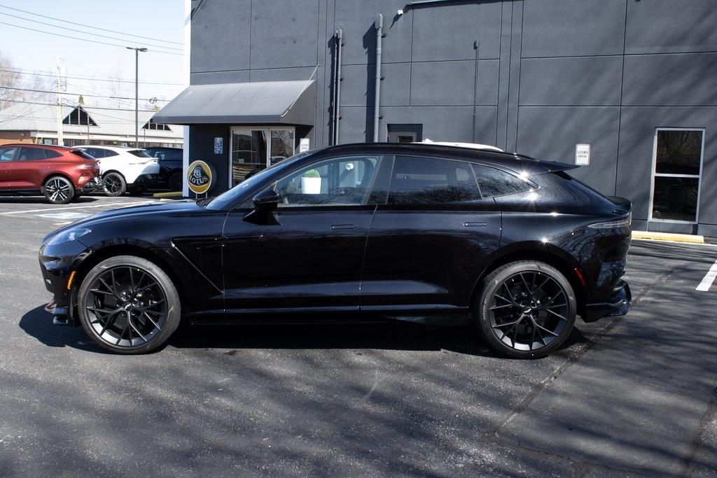 2025 Aston Martin DBX