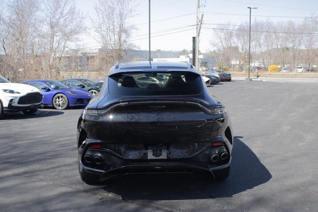2025 Aston Martin DBX