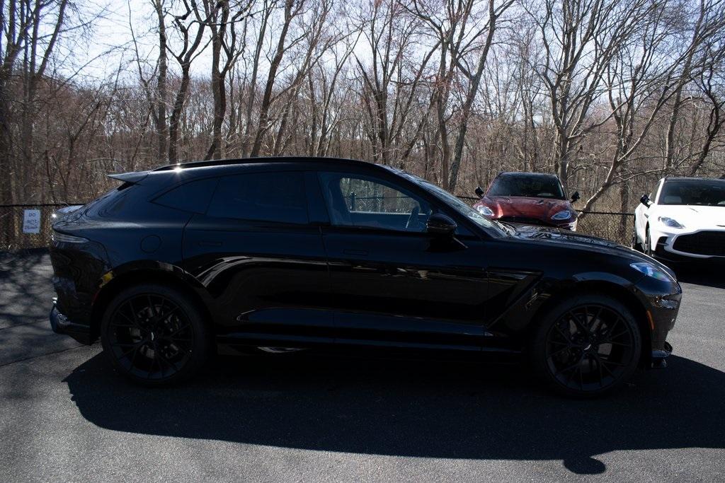 2025 Aston Martin DBX
