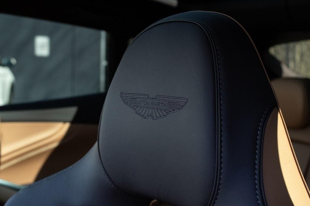 2025 Aston Martin DBX