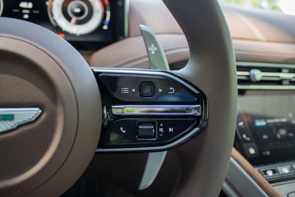 2025 Aston Martin DB12