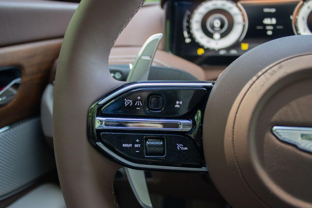2025 Aston Martin DB12