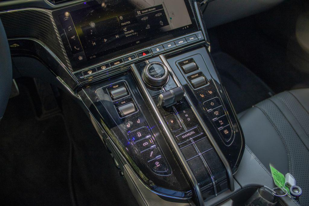 2025 Aston Martin Vantage
