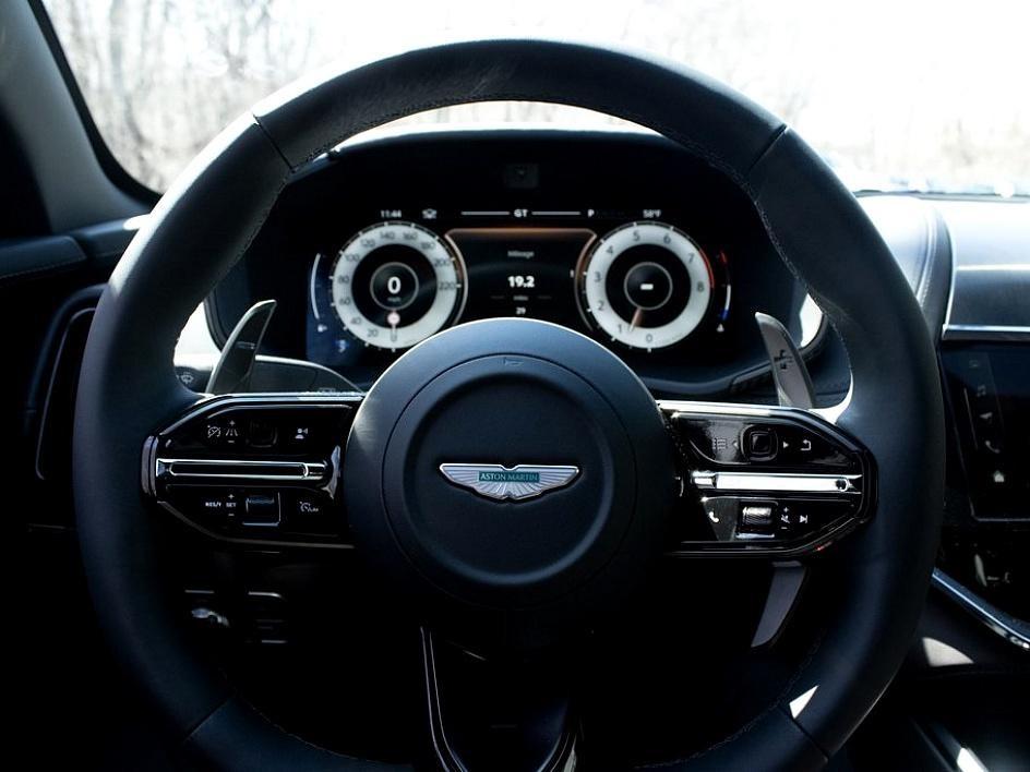 2025 Aston Martin DBX