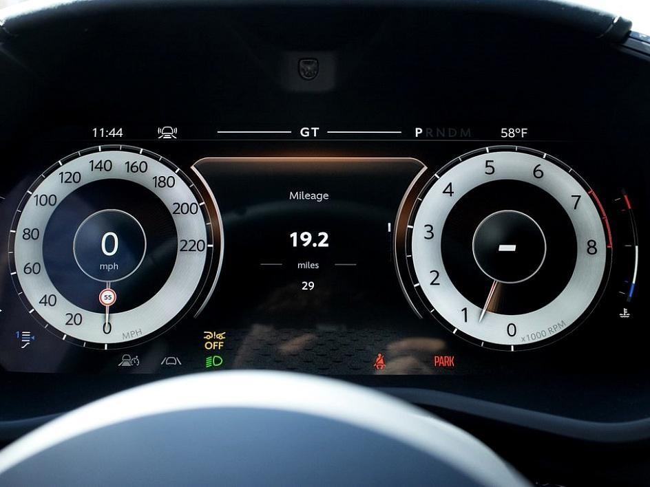 2025 Aston Martin DBX