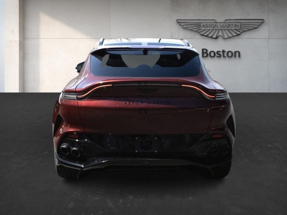 2025 Aston Martin DBX