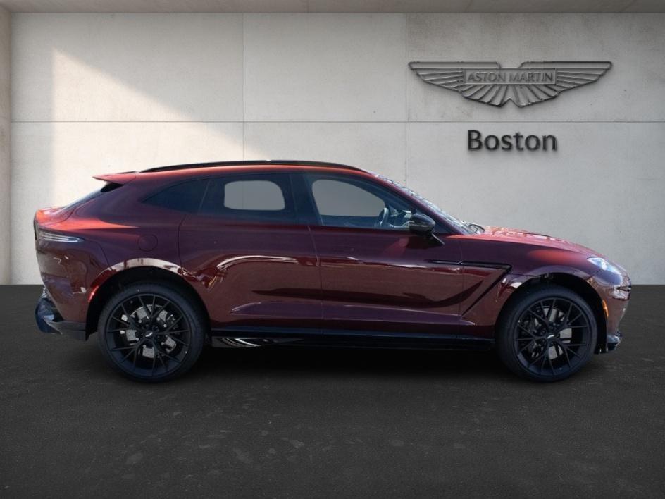 2025 Aston Martin DBX