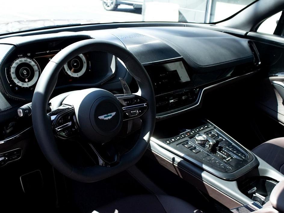 2025 Aston Martin DBX